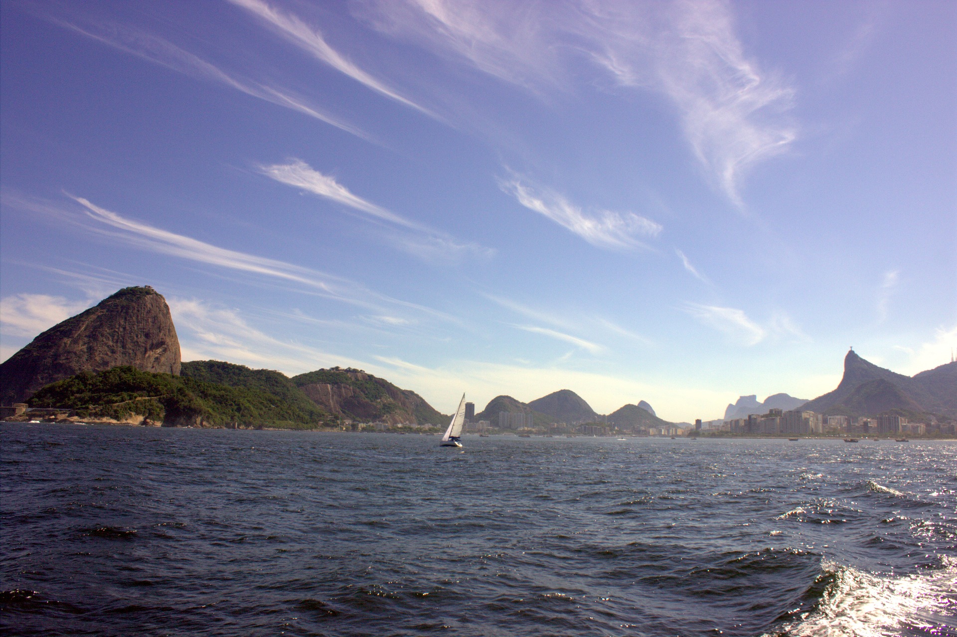 Montanhas do Rio, vistas da Baía de Guanabara